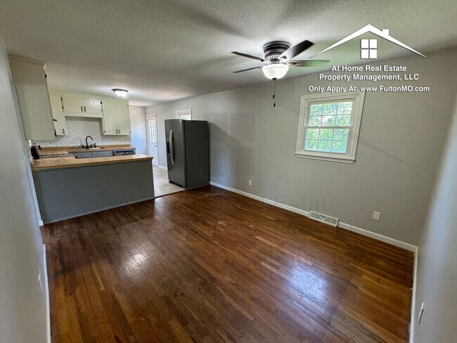 Building Photo - 1304 Bradley Ln