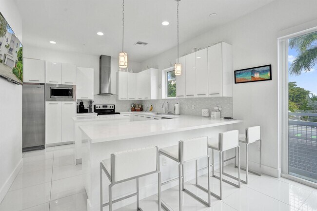 Building Photo - North Ocean Boulevard, Pompano Beach, FL 33062 - 4 BR 3.5 BA townhouse