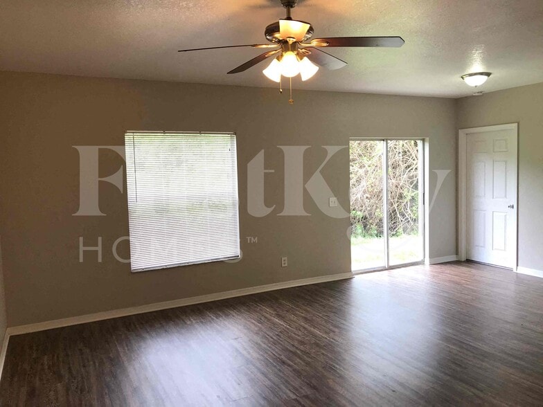 Building Photo - 5351 Sylvania Ave