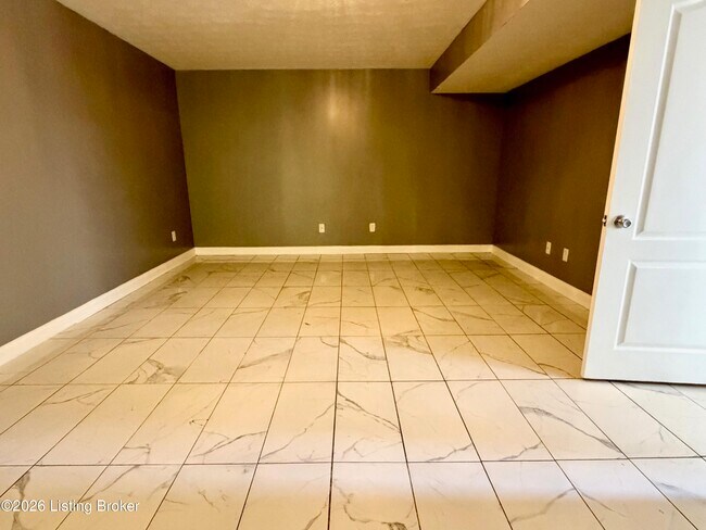 Building Photo - 10631 Dry Creek Way