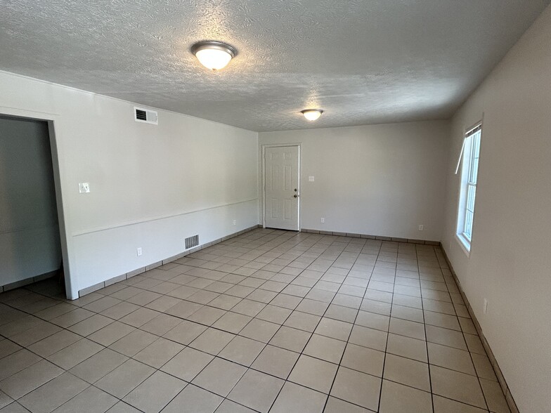 Building Photo - 2420 Webster Ct
