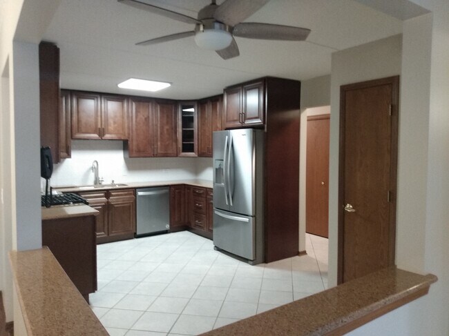 Building Photo - 6441 W Warner Ave