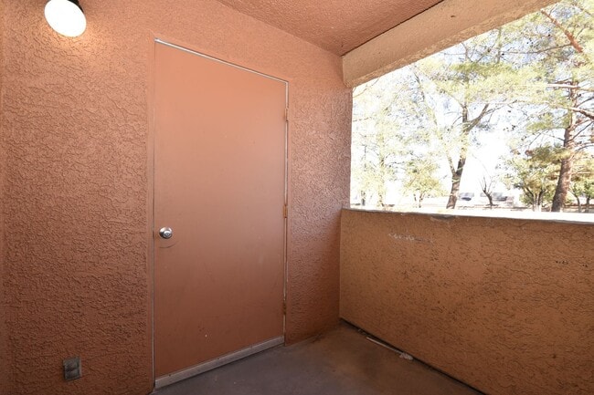 Building Photo - Charming  2 Bed 2 Bath Home at Desert Shores!