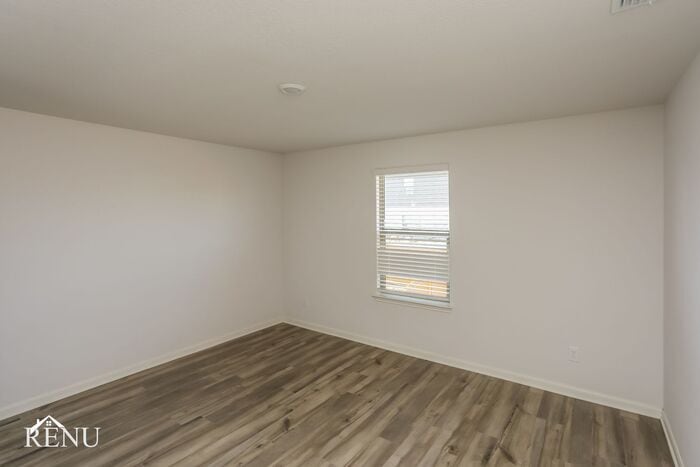 Building Photo - 2008 Hialeah Dr