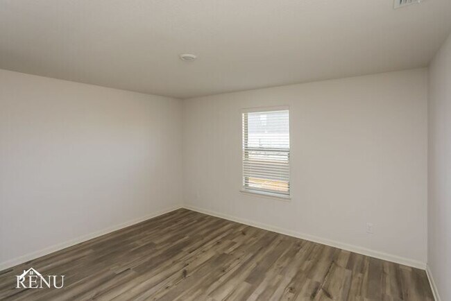 Building Photo - 2008 Hialeah Dr