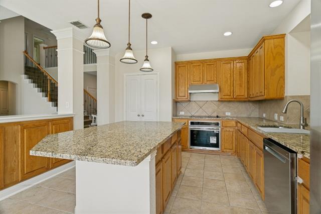 Building Photo - 412 S Hampton Ct