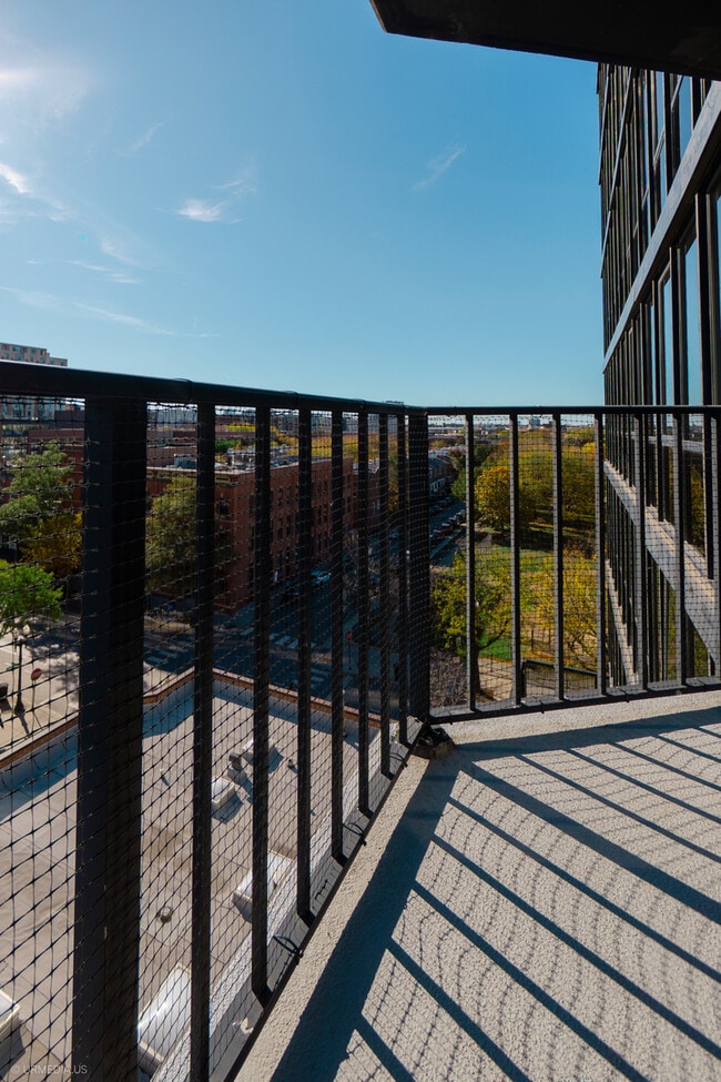 Building Photo - 1309 N Wells St