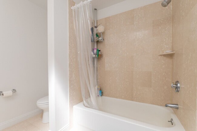 Building Photo - Amazing Brookline 3 bed 2.5 bath....