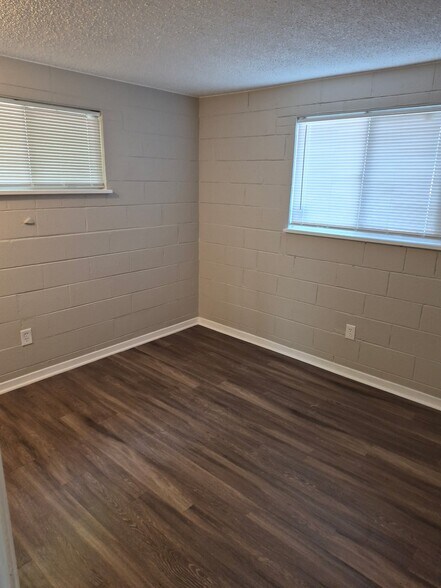Building Photo - 3950 Turnpike Dr
