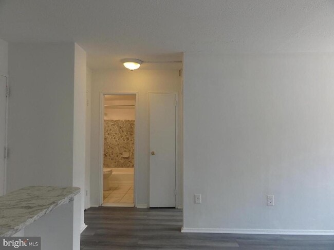 Building Photo - 2101 Chestnut St