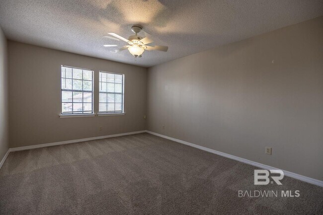 Building Photo - 200 Parma Dr