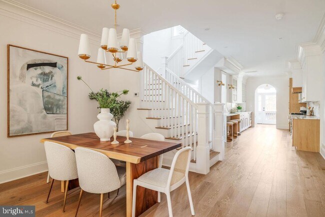 Building Photo - 2460 Ontario Rd NW