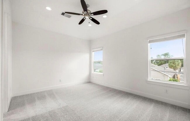 Building Photo - 406 Yale Oaks Ln