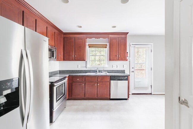 Building Photo - Charming 4 bedroom Colonial in Midlothian!