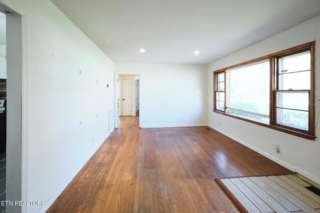 Building Photo - 548 Murray Rd NW