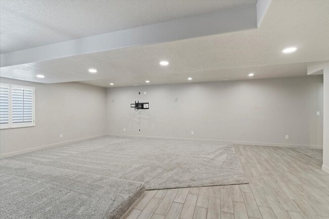 Building Photo - 1549 W 650 S