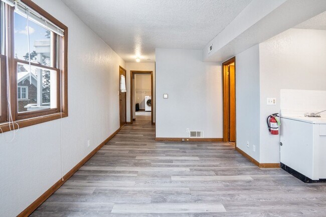 Building Photo - 809 Washington St