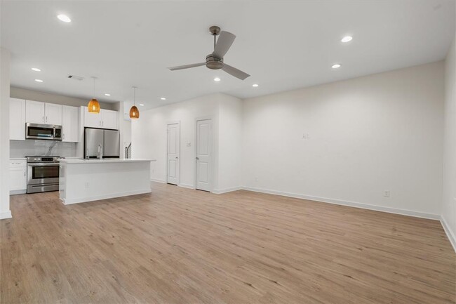 Building Photo - 5710 Elysian St