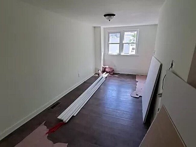 Building Photo - 3 Bedroom 1.5 Bath