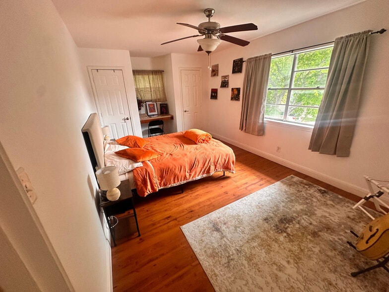 Building Photo - Room in Condo on Avenue A