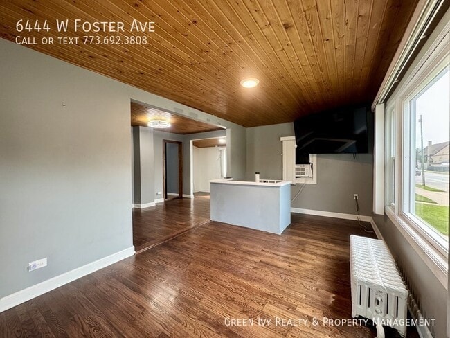 Building Photo - 6444 W Foster Ave