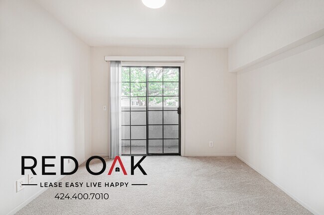 Building Photo - 4651 Cahuenga Blvd