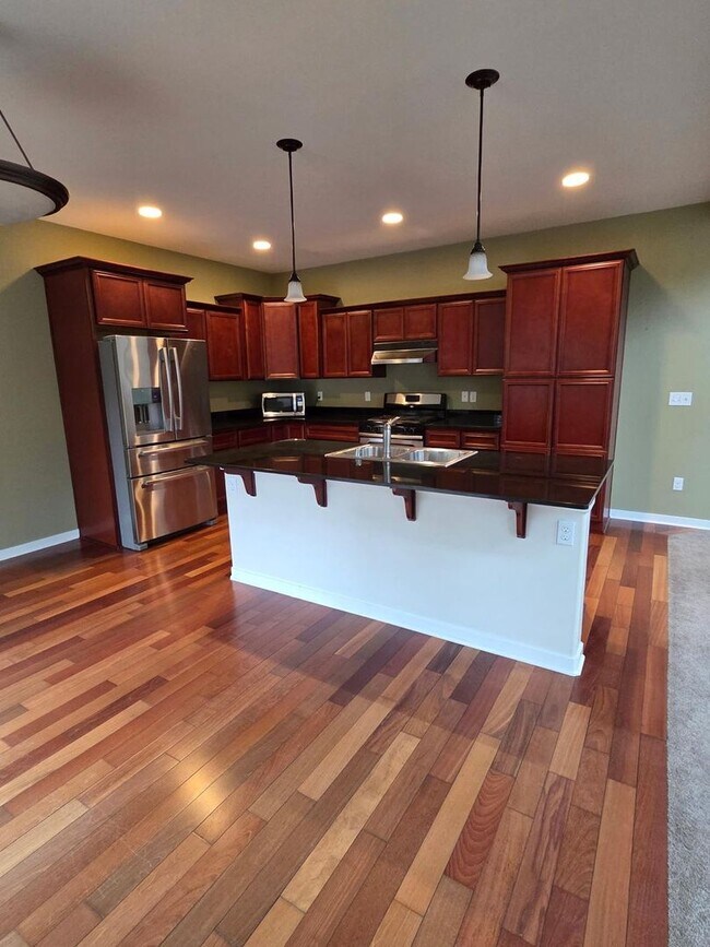 Building Photo - Beautiful 3-Bed Home with Private Yard and Modern Upgrades