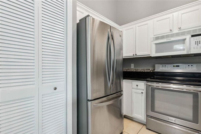 Building Photo - Coastal Comfort in Fernandina Beach – 2BR/...