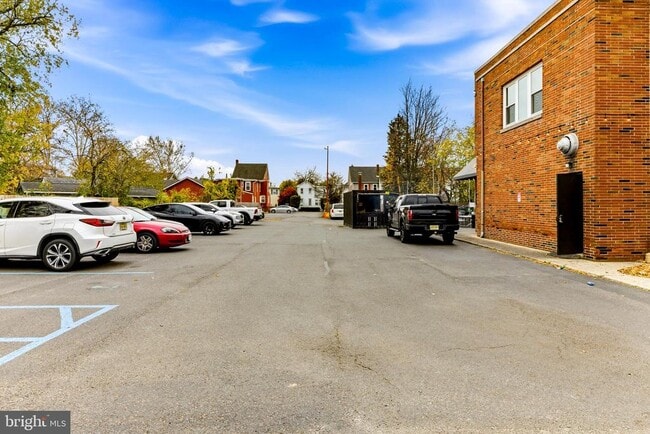 Building Photo - 201 Broadway