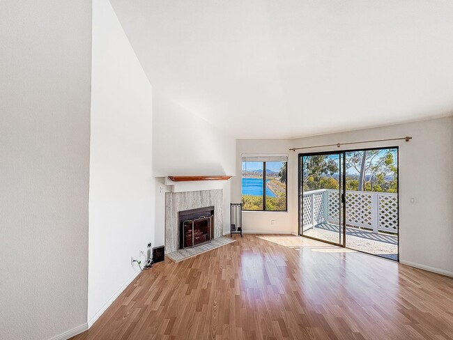 Building Photo - Stunning 2BD/2BA Condo in Scripps Ranch with Lake Miramar Views, In-Unit Laundry & Trail Access