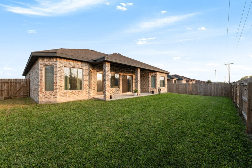 Building Photo - 1409 Rio Panuco Ave