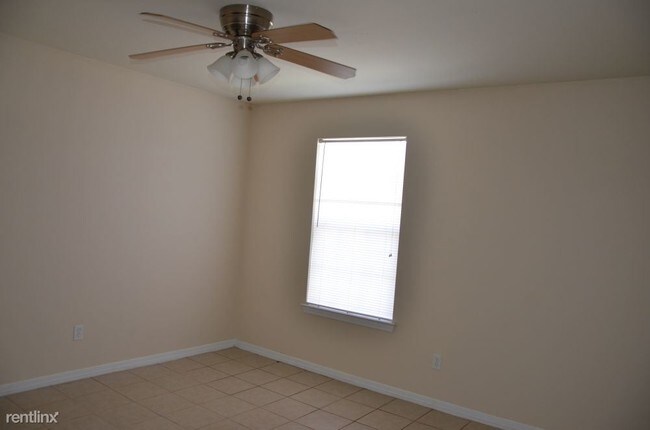 Building Photo - 2 br, 1.5 bath Townhome - 1334 Foxwood Pl