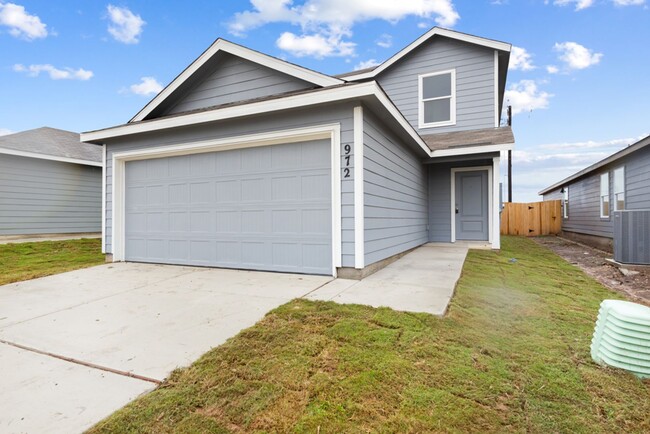 Building Photo - 972 Creek