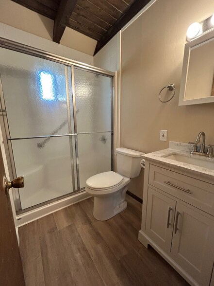 Building Photo - 224 Maple Ridge Dr