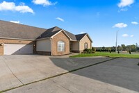 Building Photo - 590 Regency Cir