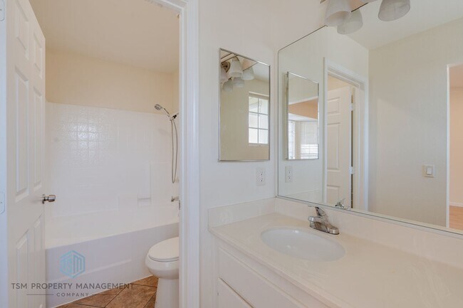 Building Photo - 4 Bed 3 Bath Single Family House with Large Backyard in Moreno Valley