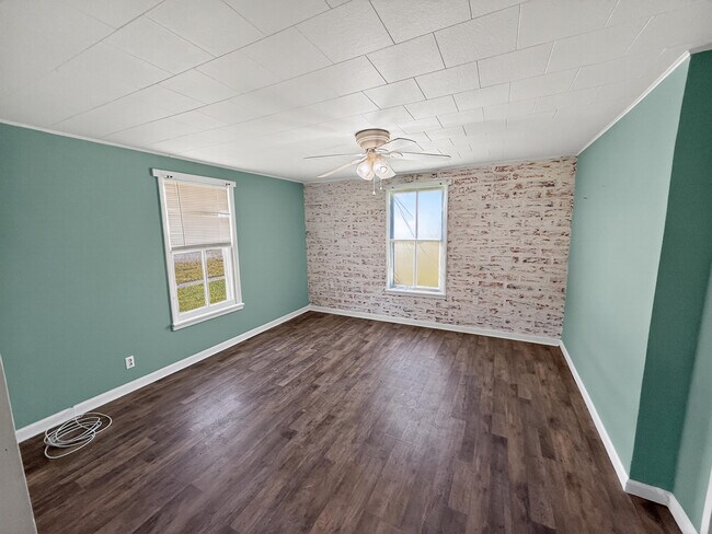 Building Photo - 216 Rollins St