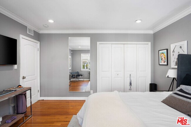 Building Photo - 4734 Los Feliz Blvd