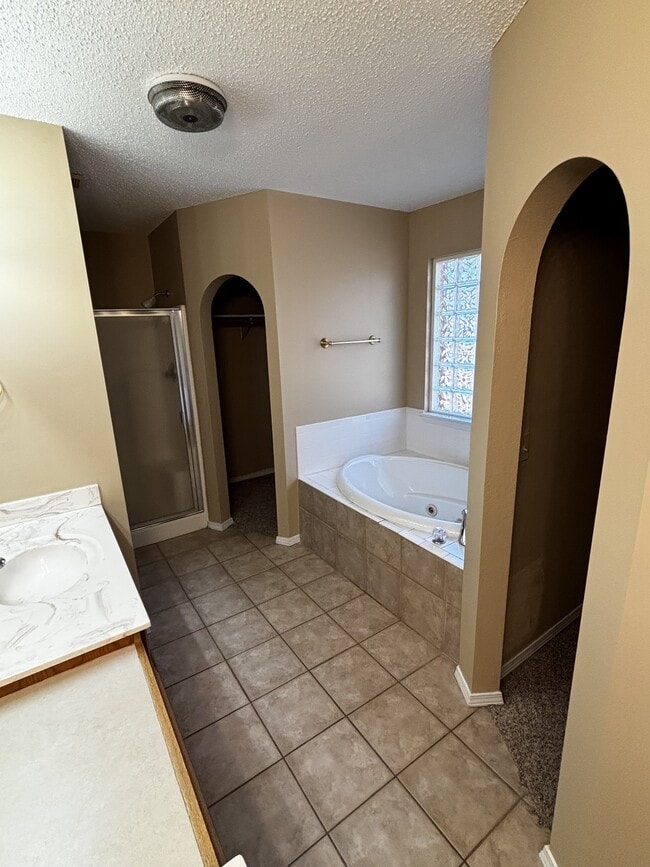 Building Photo - 18 Fairbrook Ln