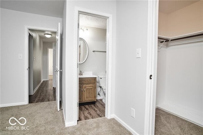 Building Photo - 802 Westridge N Dr