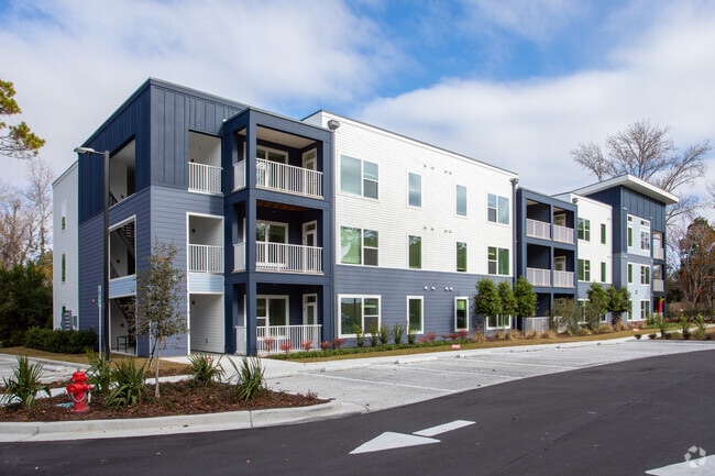 Building Photo - Ethos 622