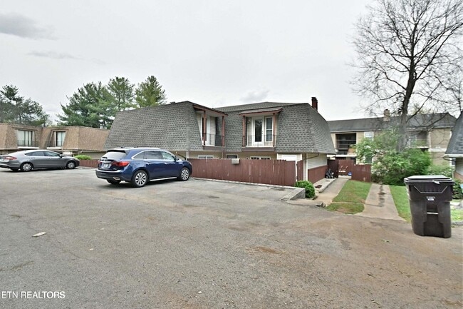 Primary Photo - 9111 Woodpark Ln NW