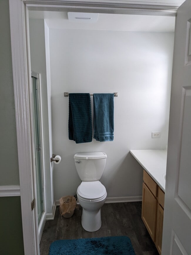 Building Photo - 1322 N Red Oak Cir