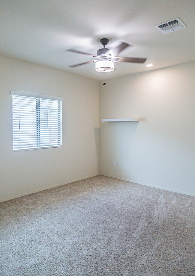 Building Photo - 12640 N Wildrose Dr