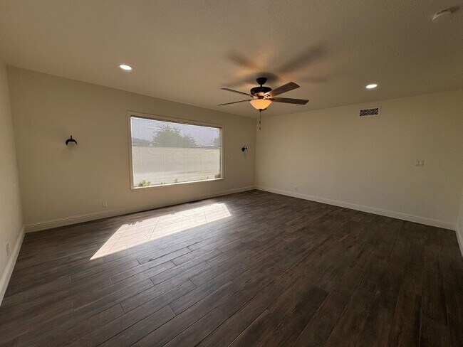 Building Photo - 341 N Garden Dr