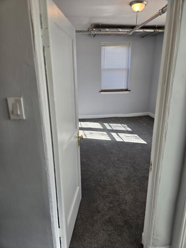 Building Photo - 8054 s Hermitage