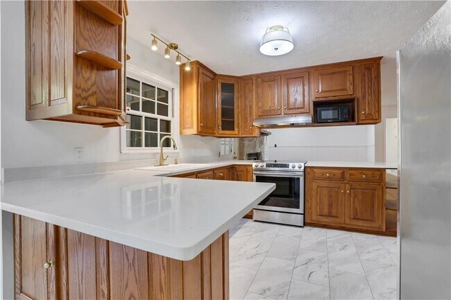 Building Photo - 4684 Ben Hill Dr