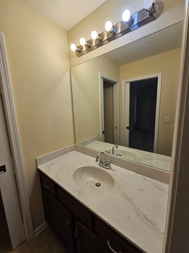 Building Photo - 403 Persimmon Dr