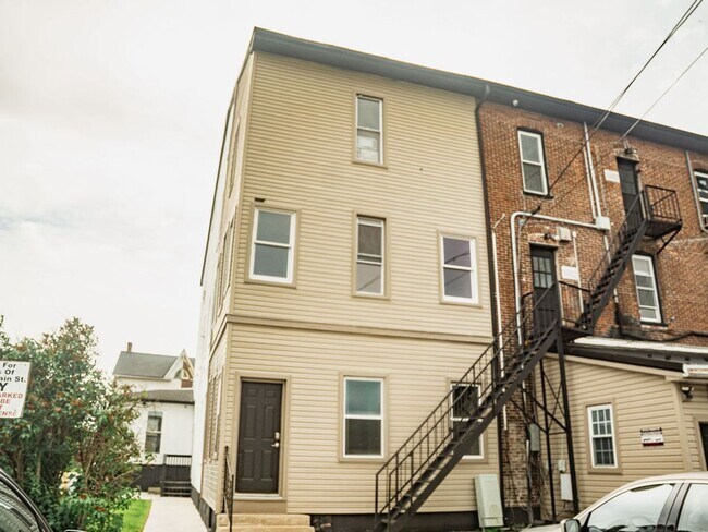 Building Photo - Spacious 4-Bedroom Home Near Kutztown University – Prime Downtown Location