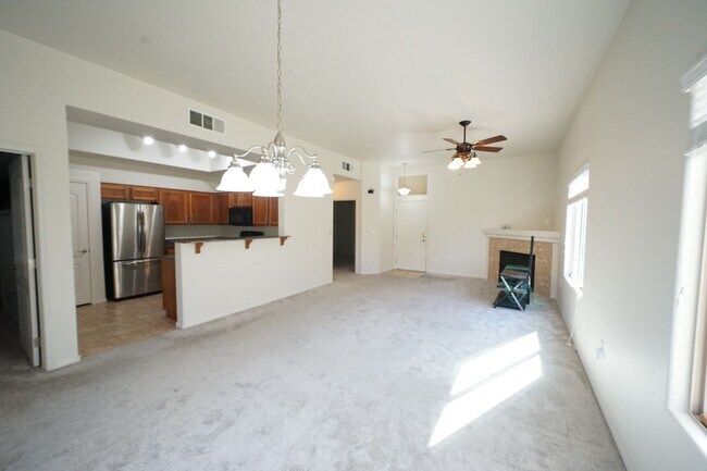 Building Photo - SHOWINGS AVAILABLE NOW